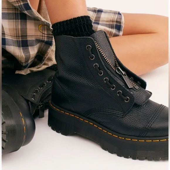 Doc Marten’s Sinclair Zip Front boots size 8 / 38 - Picture 3 of 5